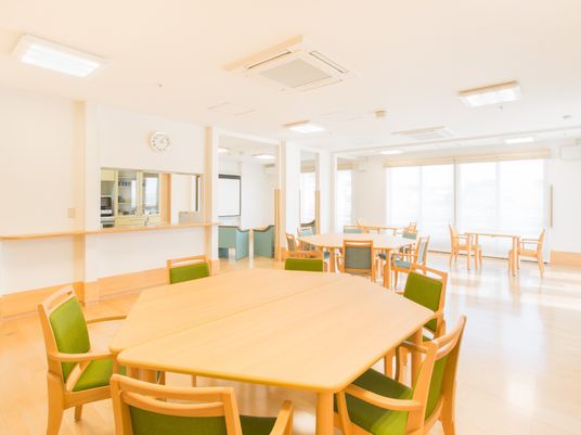 スタッフが24時間常駐していますので、のびのびとした暮らしを安心して過ごせる住まいです。