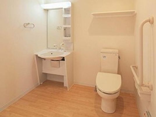 トイレと洗面台がひとつになったタイプの水回り設備の写真