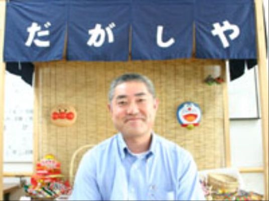 館内に駄菓子屋を設置。どうすればご入居者様が喜んでくださるかということを、スタッフ全員で考え、実行いたします。