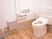 呼び出しボタンや操作パネルが付いたトイレは介助スペースが広く、安全に使用できる。