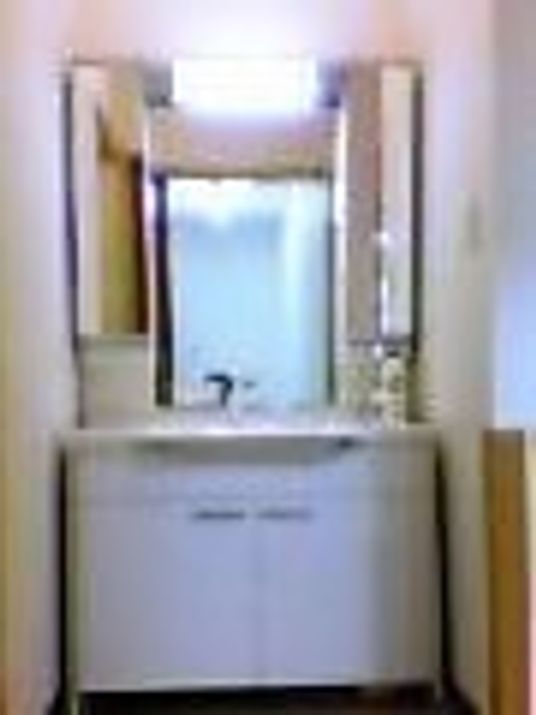 部屋に付いているタイプの小さな洗面台の様子。高齢者用の設備