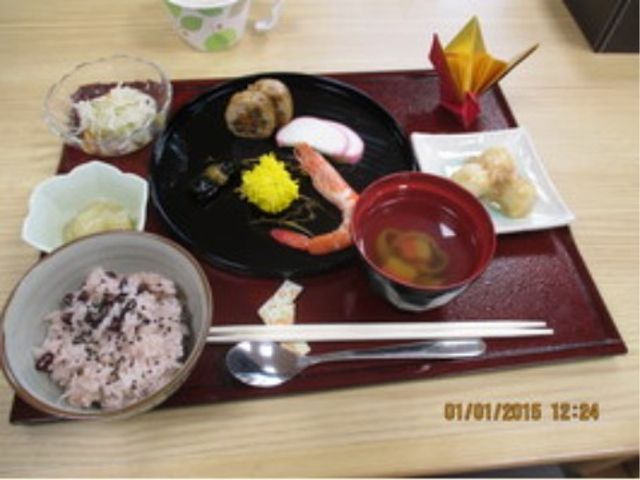お食事は手作りですので、できたてのおいしさを味わっていただくことができます。特別な日には特別食をご用意いたします。