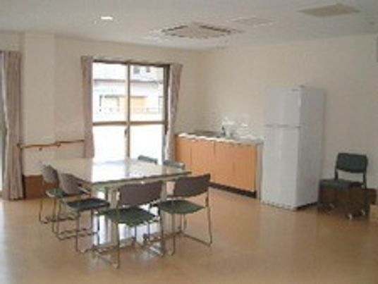 ミニキッチンが写っている写真。施設内の小さな設備の写真