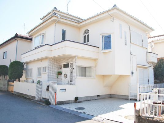 一軒家の外観を写した写真。住宅型ホームナズナの外観写真