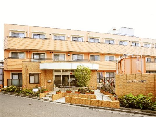 ユニットケアを導入。少人数制でスタッフとの信頼関係が築きやすく、ご入居者様のプライバシーに配慮したきめ細かなケアが自慢です。
