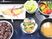 品数の多い豪華なメニューの様子。椀物、汁物、野菜のおかずなどが並んでいる