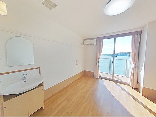 日差しの入る、明るいお部屋、洗面台、エアコン設置
