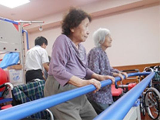 機能回復のための筋トレやリハビリに取り組んで健康な身体づくりを目指すための設備も充実しています。
