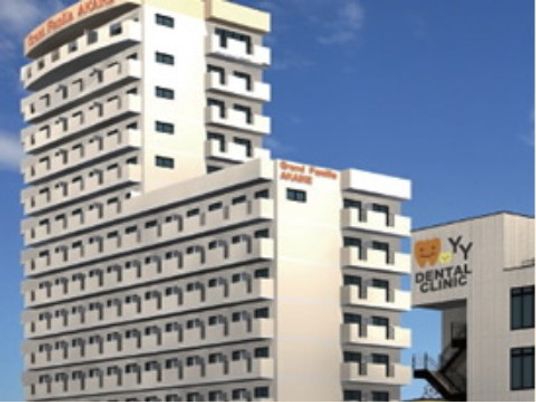 建物外観。デイサービスや田らるクリニックが併設されている