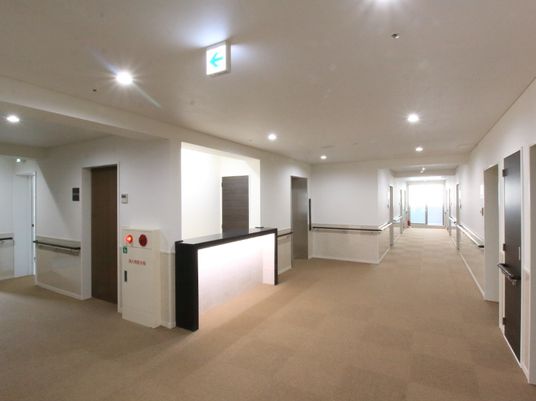 施設内廊下