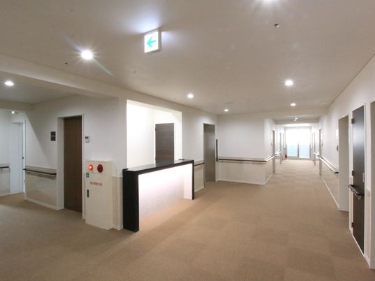 施設内廊下