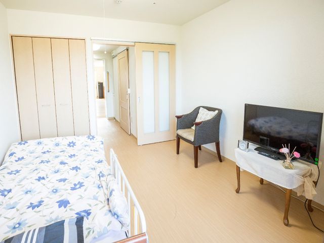 サービス付き高齢者向け住宅「グランドール西尾」の居室には、トイレ・洗面台・ミニキッチンなどを完備しています。