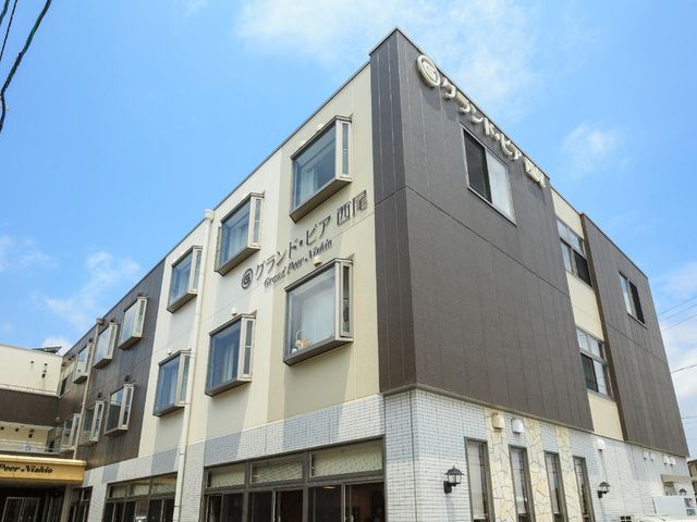 サービス付き高齢者向け住宅「グランド・ピア西尾」のエントランスは二重扉になっているので、温度調整などもしやすくなっています。
