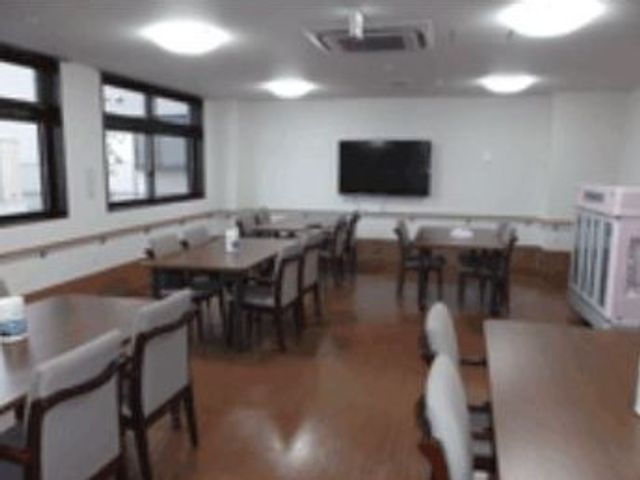 チョコタルトやカステラなど、ご入居者様が自慢の腕を振るう食事レクリエーションがございます。