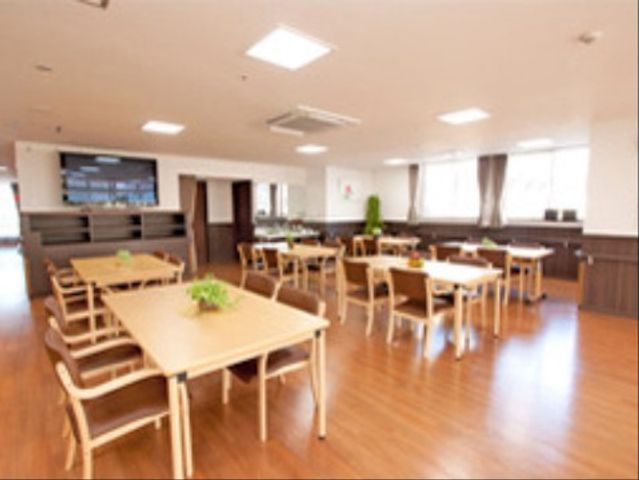 リビングではご利用者様同士で団らんしていただくことも。ご利用者様で穏やかな時間をお楽しみいただいています。