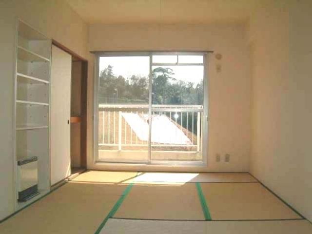 なじみのある畳敷きで自宅のようにくつろげる居室。ご家族様が宿泊できるお部屋もご用意しております。