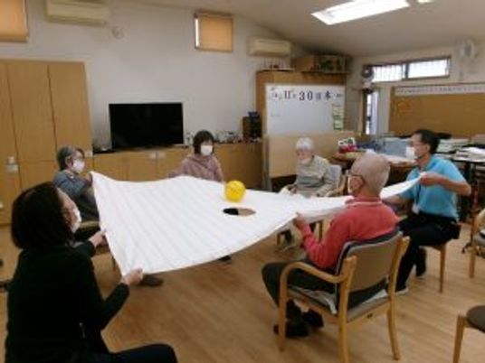 レクリエーションをしている利用者様