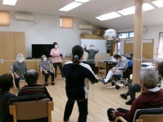 ボール遊びをする利用者様
