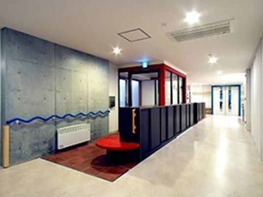 廊下の幅は車いすを利用されているご入居者様同士がすれ違うことができる幅をキープ。
