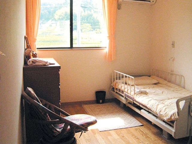 ご入居者様の居室 サポート プライバシーに配慮したお部屋は、庶民的で親しみやすく自宅のような安心感を感じられるよう設計しています。
