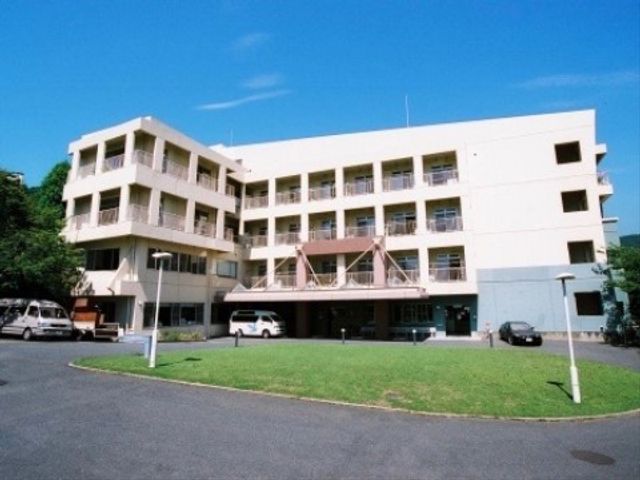 佐賀県にある、デイケアセンターなどを併設したケアハウスは、医療・看護サポートもすぐ近くにあり、安心が続く住まいです。