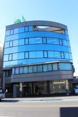 ベランダがあり、室内には明るい陽射しが注ぐ設計を採用し、ご自宅のような感覚で過ごせる住まいです。