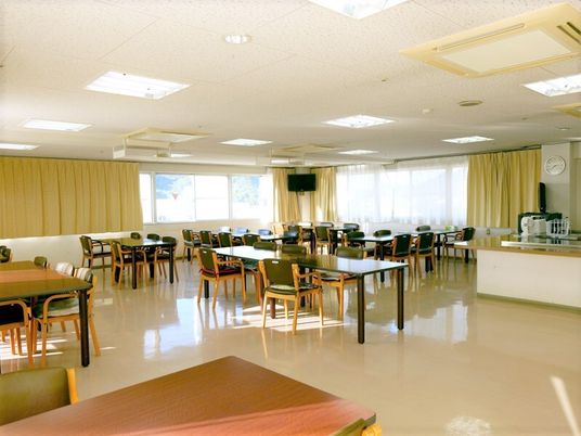 広めのホールの様子。ケアハウス内のリビングスペースの写真