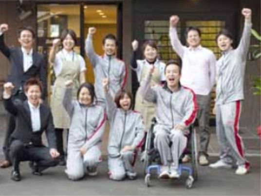 スタッフは介護になれたプロを結集し、リハビリプログラムもパーソナルにお作りいたします。何でもスタッフにお申し付けください。