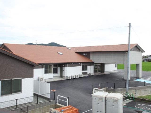 駅から徒歩圏内にあるため、電車を使って面会にいらっしゃるご家族様の負担も軽く、頻繁に会っていただけるでしょう。