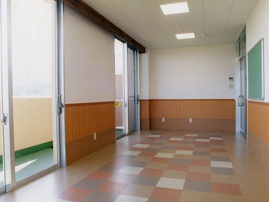 清潔な建物の中の様子。新しいデザインであることが分かる