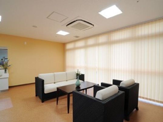 ソファセットが置かれているリラックススペースの様子。ラウンジのようなスペース