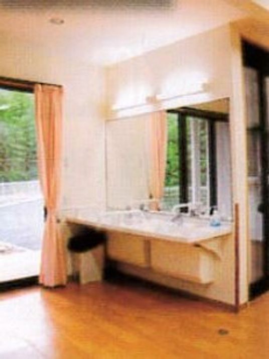 足腰に自信がない方やおひとりでの入浴が難しい方は、介助付きで介護浴槽をご利用いただけますので、遠慮なくお申し出ください。