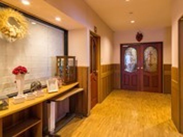 ご自宅のようにお過ごしいただけるよう、スタッフは笑顔で接し、館内は家庭的な雰囲気を大事にしております。
