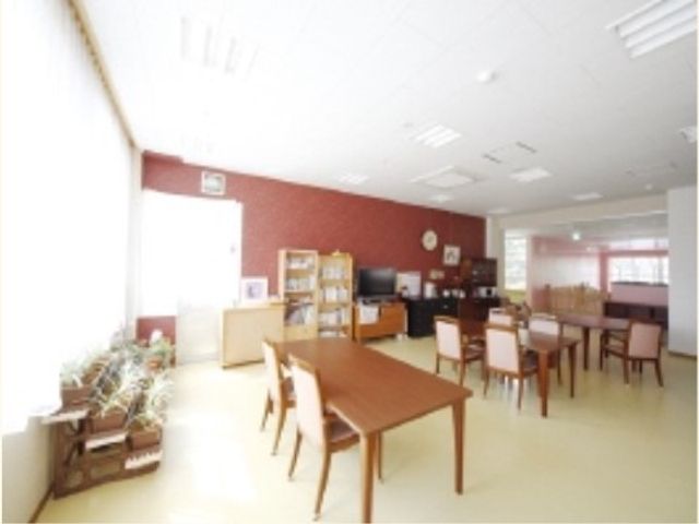 小規模の落ち着いた雰囲気の住宅型有料老人ホームは、阿蘇の豊かな自然に囲まれた居心地のいい住まいです。