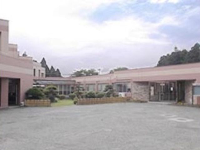 敷地を広く取ることで、ゆとりある生活を送っていただけるように配慮しています。駐車場もご用意し、お車のご来訪に備えました。