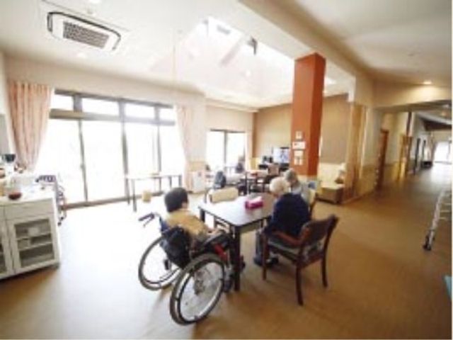 介護負担を減らすために、介護サービスが身近にある住居を作り続けています。ご家族様に喜ばれる施設であり続けたいと考えています。