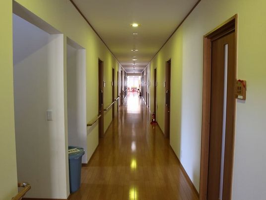 バリアフリー対応の廊下