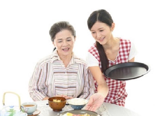 お食事は塩分やカロリー、糖分に気を付けながらも、おいしく召し上がっていただけるようにしております。