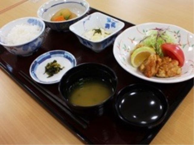 体調に合わせてご提供するお食事には、大分の地元産食材をふんだんに使っています。大地の恵みを体の中に取り込み、健康を形作ります。