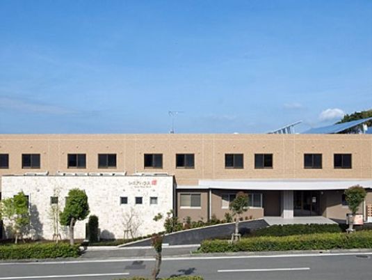 ご高齢者様を取り巻く環境を改善するために、充実した介護をご用意。お住まいとしても満足いただけるよう設計しています。