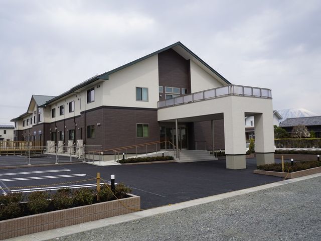 お住まいとしての居心地よさにこだわりを込めました。新しい家を建てたつもりでおこしください。 一見、施設とは分からないデザイン性の高さも魅力です。いつも通りの生活をお楽しみいただけます。