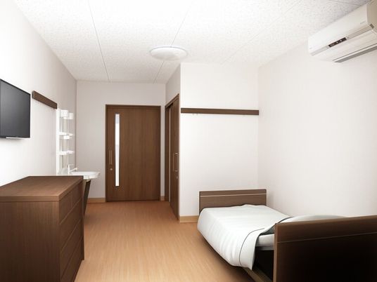 居室にはエアコンやベッドが置かれているものの余計なものはなく、シンプルな部屋となっている。