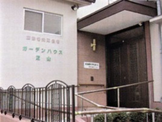 鉄骨造の建物の外観写真。ガーデンんハウス正山の外観