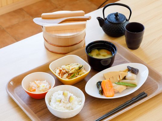 美味しそうな食事