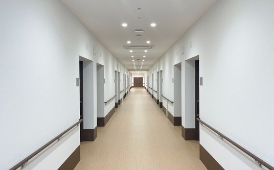 バリアフリー対応している廊下