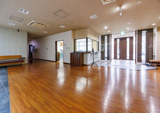 明るいエントランスホール  