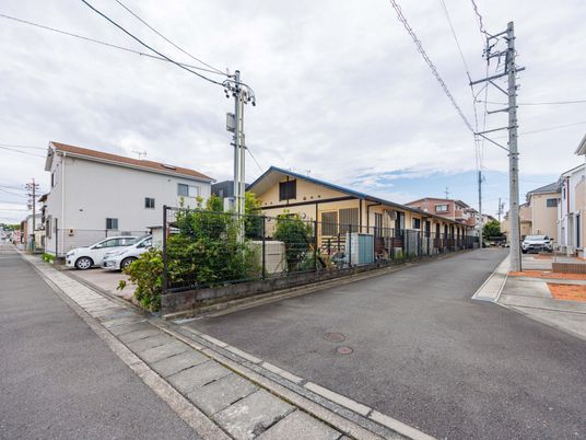 閑静な住宅街の外観
