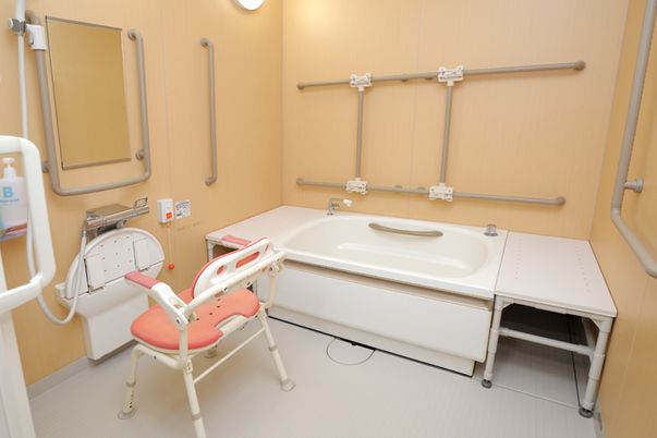 介助用設備の浴室