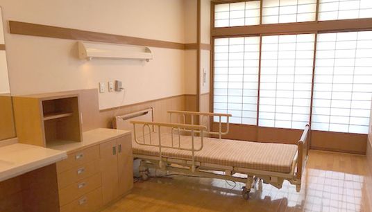 明るい和室の居室