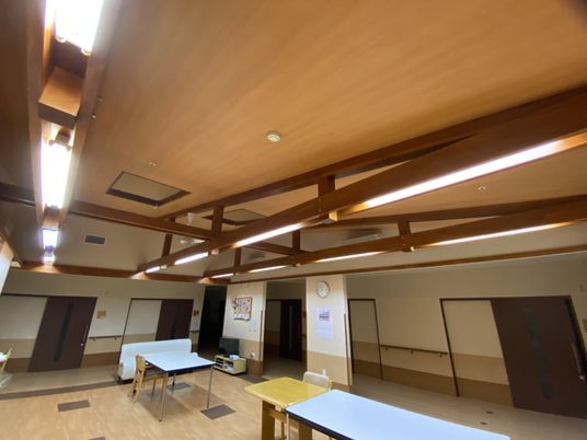 多目的室の明るい空間